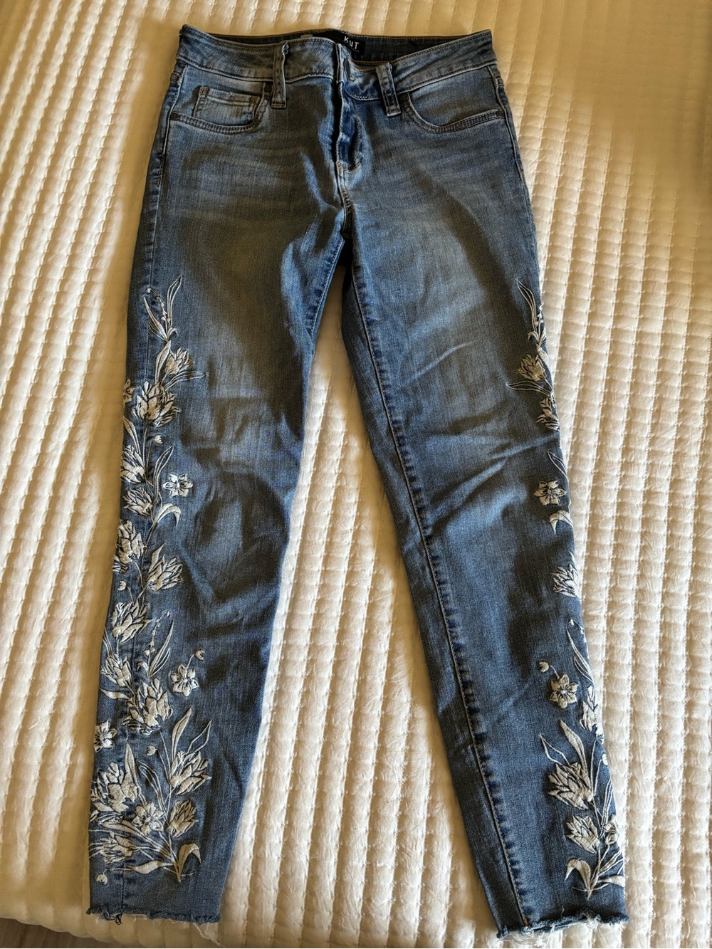 Kut from the Kloth Connie Ankle Skinny Jeans with White Floral Embroidery